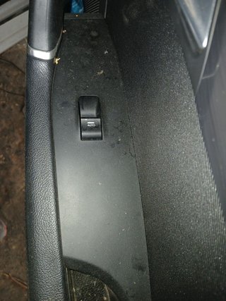 MANDO ELEVALUNAS DELANTERO DERECHO Hyundai i40 cw (VF)(2011->)