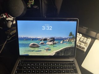 MacBook Pro M2 13 8GB RAM 250GB SSD