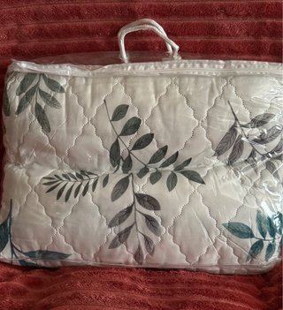 Colcha bouti para cama de 150cm. Nuevo a estrenar.