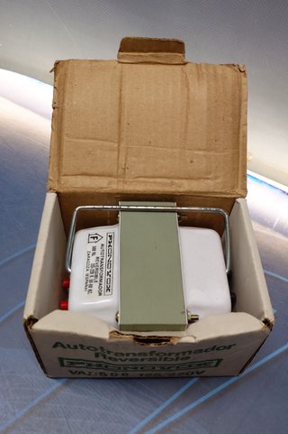 AUTO TRANSFORMADOR ELÉCTRICO PHONOVOX REVERSIBLE 500 va