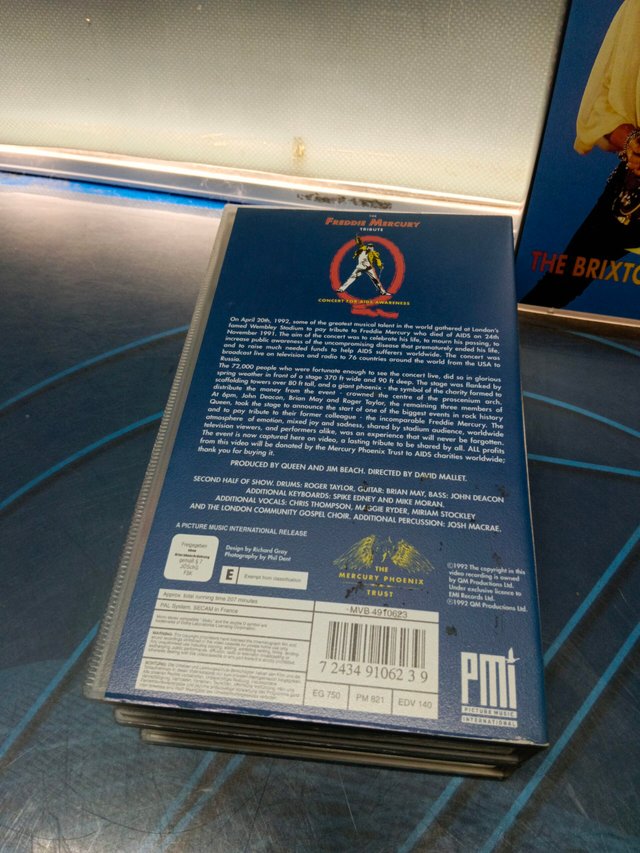 2 VHS The Freddie Mercury Tribute + The brian may band