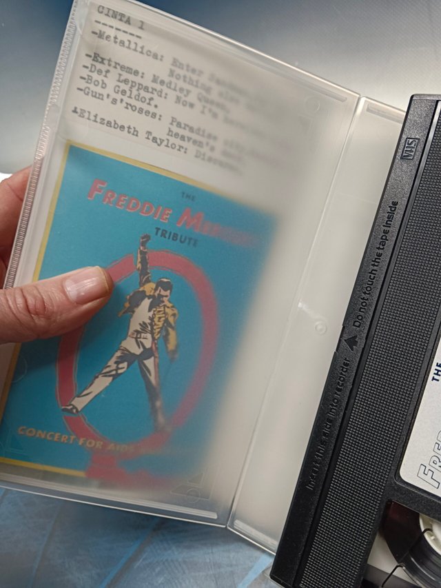 2 VHS The Freddie Mercury Tribute + The brian may band