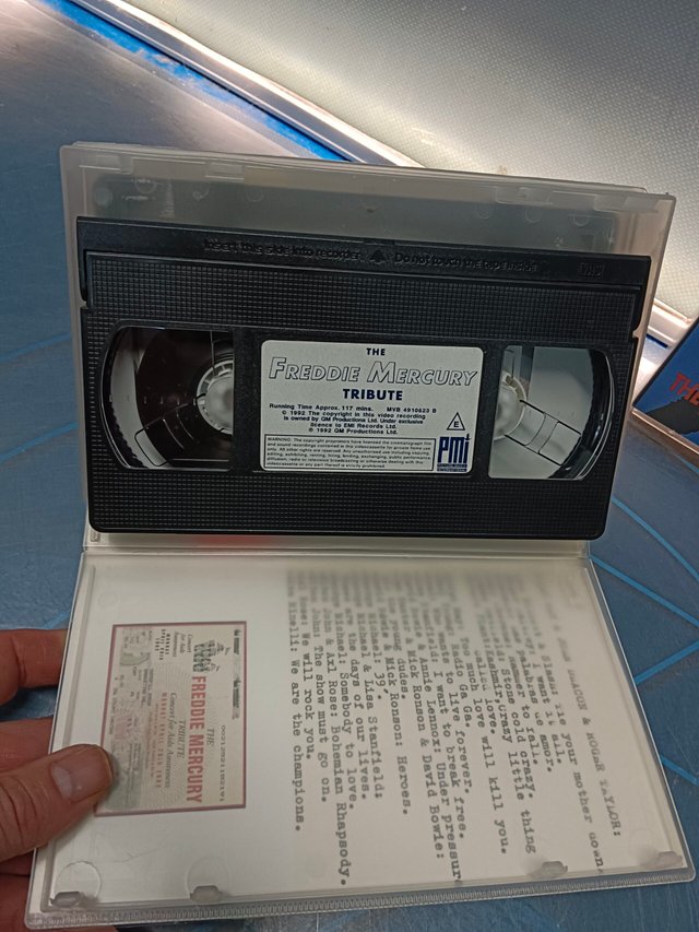 2 VHS The Freddie Mercury Tribute + The brian may band