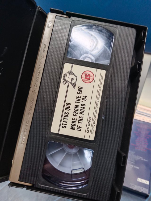5 VHS STATUS QUO - ROCKING THROUGH THE YEARS y mas
