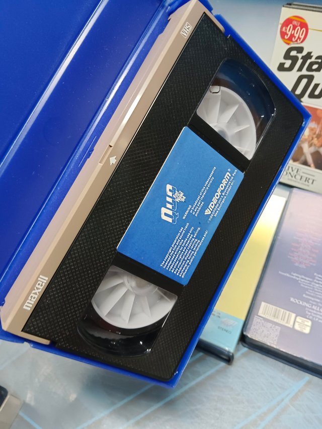 5 VHS STATUS QUO - ROCKING THROUGH THE YEARS y mas