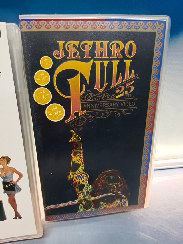 4 vhs, varios, videos musicales, grupos como ZZ TOP, JETHRO TULL, MARILLION, THE POLICE,