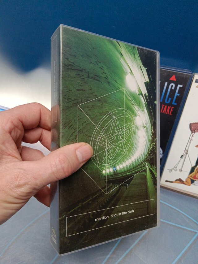 4 vhs, varios, videos musicales, grupos como ZZ TOP, JETHRO TULL, MARILLION, THE POLICE,