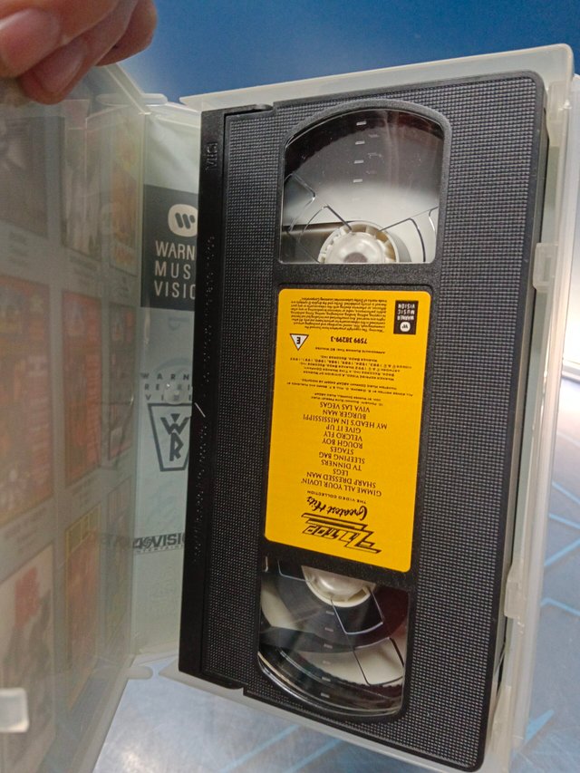 4 vhs, varios, videos musicales, grupos como ZZ TOP, JETHRO TULL, MARILLION, THE POLICE,