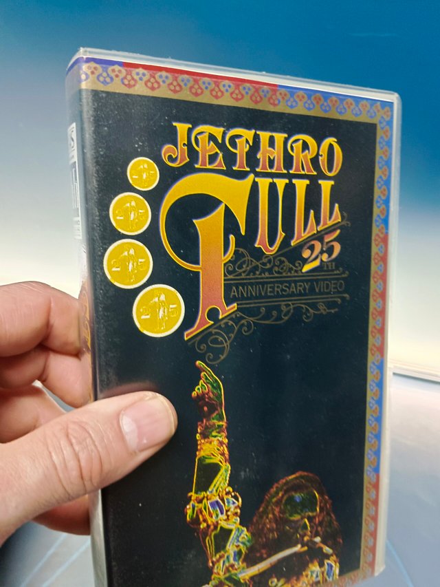 4 vhs, varios, videos musicales, grupos como ZZ TOP, JETHRO TULL, MARILLION, THE POLICE,