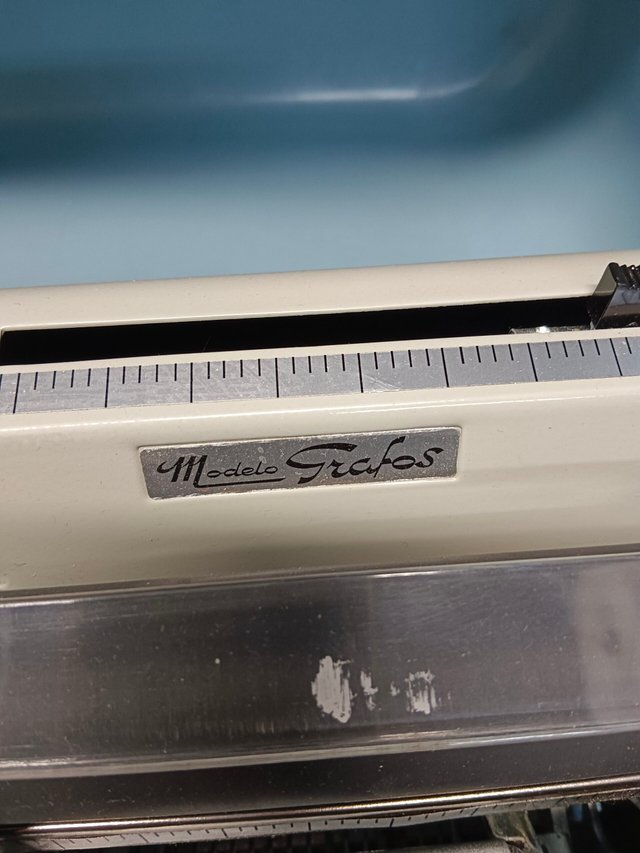 maquina de escribir, ANDINA GRAFOS. MÁQUINA ESCRIBIR CON MALETÍN, AÑOS 60. en buen estado