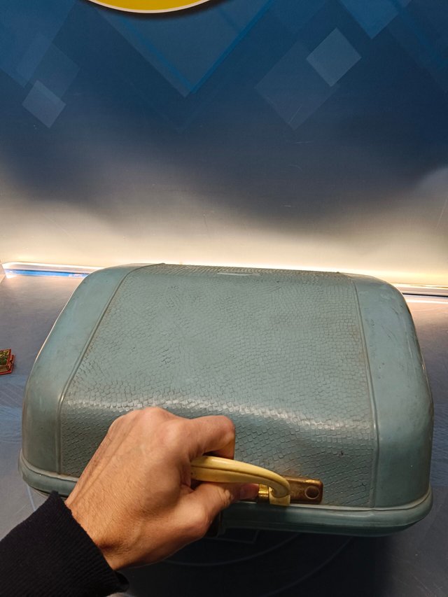 maquina de escribir, ANDINA GRAFOS. MÁQUINA ESCRIBIR CON MALETÍN, AÑOS 60. en buen estado