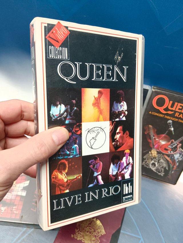 lote 6 VHS, musicales, Queen live at, live it...
