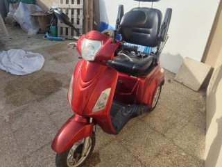 Scooter 3 ruedas con 5 baterías nuevas