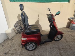 Scooter 3 ruedas con 5 baterías nuevas