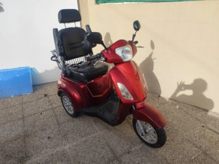 Scooter 3 ruedas con 5 baterías nuevas