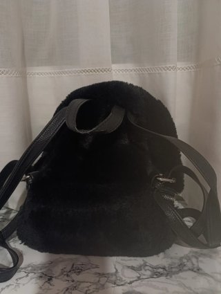 Mochila pelo negra