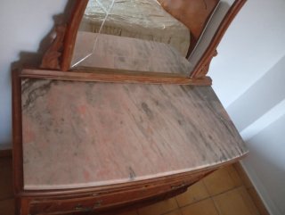 Cómoda antigua con mármol + Espejo