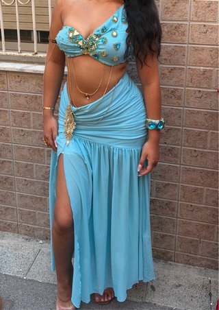 Vestido de fiesta azul y dorado