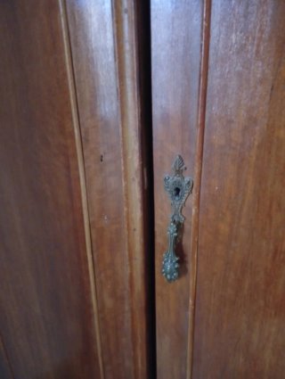 Armario antiguo madera 3 puertas