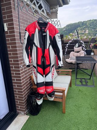 Mono de cuero para moto