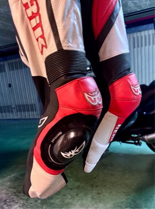 Mono de cuero para moto