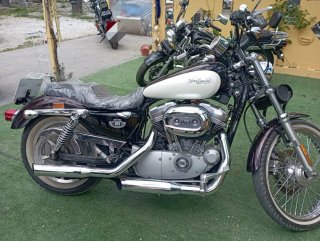 Harley-Davidson Sportster 883 Custom