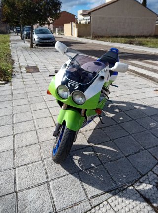 Kawasaki ZXR 750 moto deportiva clásica