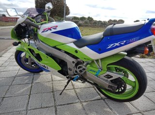 Kawasaki ZXR 750 moto deportiva clásica