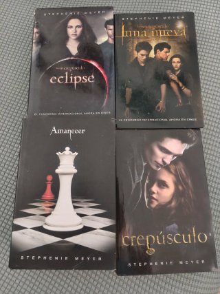 4 libros: Eclipse Luna nueva Amanecer  Crepusculo