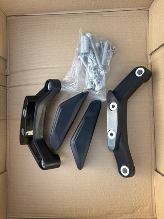 Protector de motor negro Triumph Trident 660