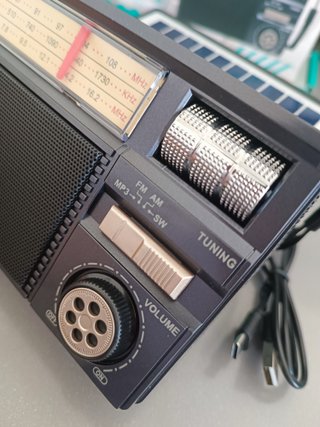 RADIO BLUETOOTH SOLAR FM/AM/SW MULTIUSOS A ESTRENA