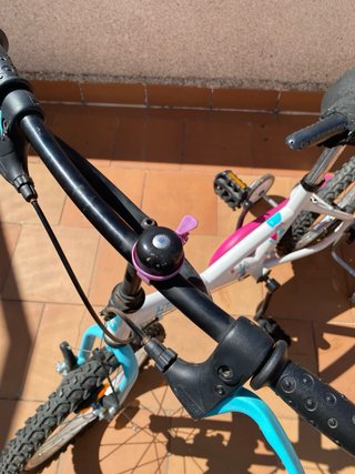 Bicicleta B'Twin 16 infantil con ruedines