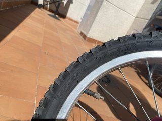 Bicicleta B'Twin 16 infantil con ruedines