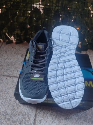 SKECHERS SPORT MEMORY FOAM SIN ESTRENAR GRIS