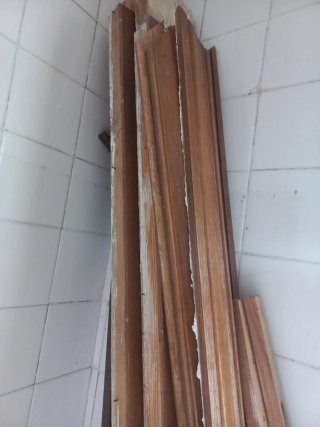 Puerta de madera con cristal