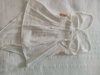 Top tirantes blanco asimétrico estilo griego