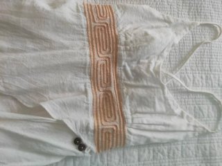 Top tirantes blanco asimétrico estilo griego