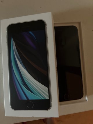 iPhone SE (2020) 128GB blanco en su caja