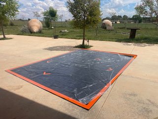 Alfombra Moqueta Negra y Naranja Grande