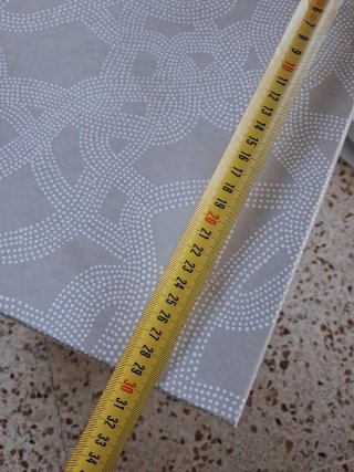 Cajas de almacenaje Ikea grises con diseño.