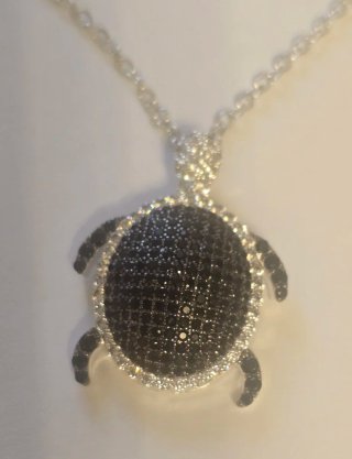 Colgante Tortuga con diamantes Negros y Blancos