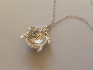 Colgante Tortuga con diamantes Negros y Blancos