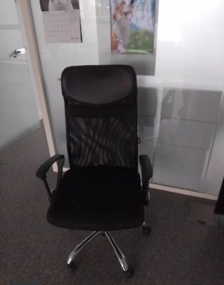 Silla de oficina ergonómica negra