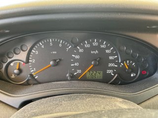 Ford Focus Ghia 1.6 gasolina pegatina B