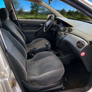 Ford Focus Ghia 1.6 gasolina pegatina B