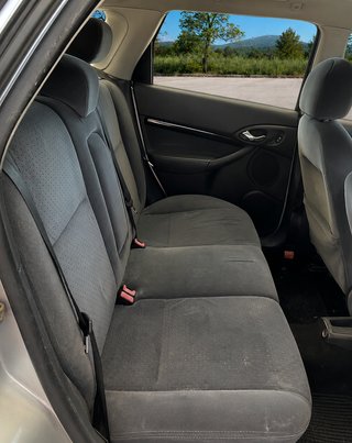 Ford Focus Ghia 1.6 gasolina pegatina B