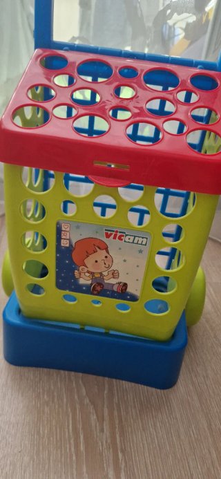 Carro de bebé y carrito de la compra