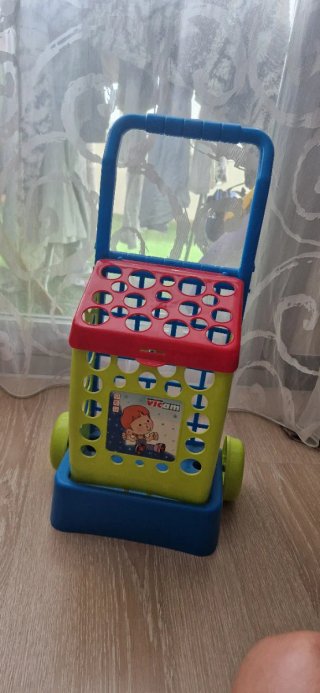 Carro de bebé y carrito de la compra