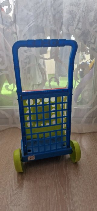 Carro de bebé y carrito de la compra