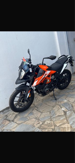 KTM 390 Adventure Negra y Naranja
